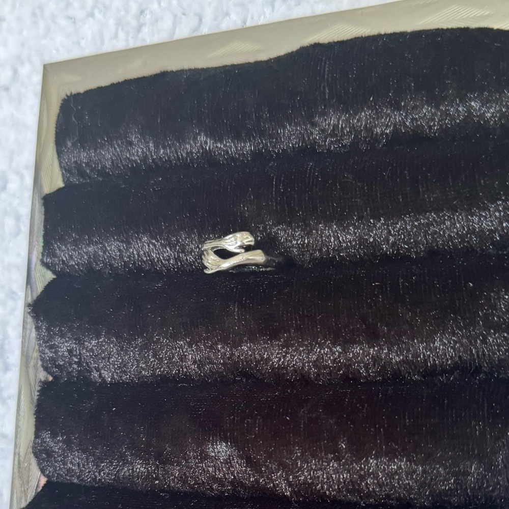 Silver Hug Ring!